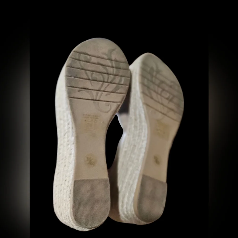 Elegant White Wedge‎ Sandals Size 9.5